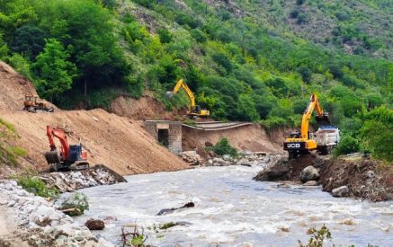 Специалисты из Армении, России и Грузии работают над восстановлением разрушенной ж/д инфраструктуры