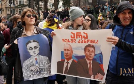 Активисты в Грузии призывают ЕС ввести санкции против тех, кто поддержал закон «об иноагентах». JAMnews