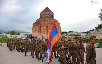 «Арцахцы, получившие гражданство Армении, призываются в армию, это неправильно». Армен Петросян