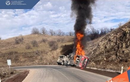 На автодороге Татев-Капан горит автоцистерна, заполненная сжиженным газом