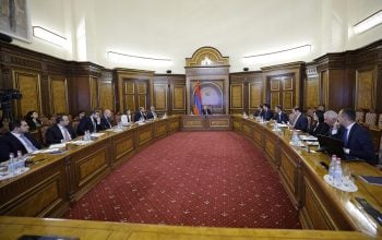 Под председательством премьер-министра обсуждены мероприятия по стимулированию безналичных операций