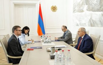 Премьер-министр Пашинян принял посла Великобритании в Армении