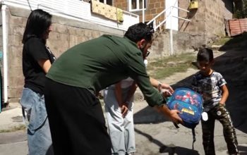 Муниципалитеты всячески препятствовали благотворительному фонду, основанному Самвелом Карапетяном, в его намерении подарить школьные сумки первоклассникам в деревнях