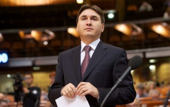 «Когда в этом зале вы слышите разговоры о новой эпохе мира, я призываю вас задуматься: почему эта эпоха не освободила армянских заключённых в Баку?».  Армен Геворгян — в ПАСЕ