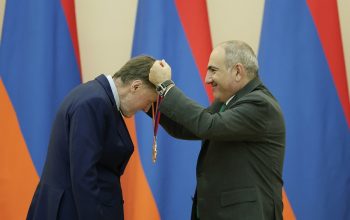 Никол Пашинян вручил Государственную премию Республики Армения за вклад мирового значения в сферу высоких технологий Винсенту Рошу