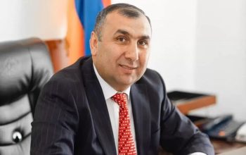 Гражданин сообщил, что мэр Спитака во время выяснения проблемы, связанной с питьевой водой, несколько раз ударил его ногой и позволил себе нецензурные оскорбления. Shamshyan.com