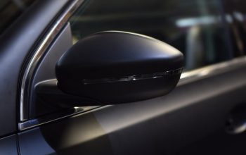 У 40 автомобилей украли запчасти, а за их возврат требовали деньги
