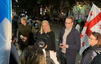 Действующий председатель ОБСЕ, принявшая участие в акции протеста в Грузии, была оштрафован в Тбилиси за «незаконное перекрытие дороги».