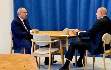 Пашинян и Алиев подчеркнули важность дальнейшей реализации мер по укреплению доверия и договорились продолжить свои контакты