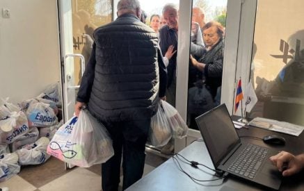 В Арташате 241 семья вынужденных переселенцев из Арцаха получила гуманитарную помощь