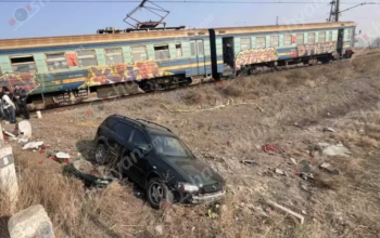 В Сисе столкнулись пассажирский поезд и автомобиль Opel. Shamshyan.com