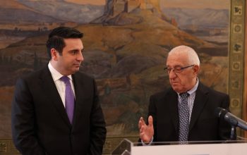 Ален Симонян также обратил внимание спикера парламента Греции на проблему пленных, незаконно удерживаемых лиц и считающихся пропавшими без вести в Азербайджане