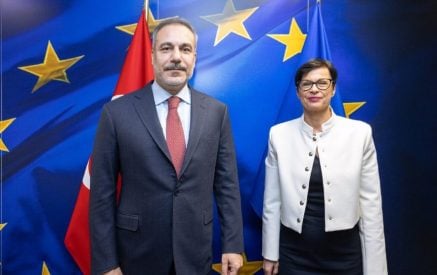 ЕС и Турция активизируют усилия по поддержке мирного соглашения между Арменией и Азербайджаном. Кос