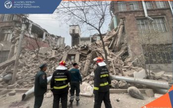 В Ереване обрушилась наружная стена недействующего завода по производству пианино