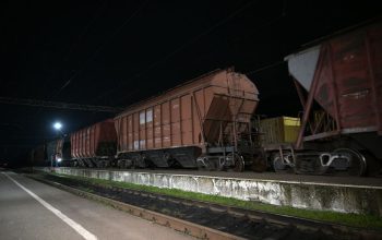 Через территорию Азербайджана в Армению направлены вагоны, гружённые зерном