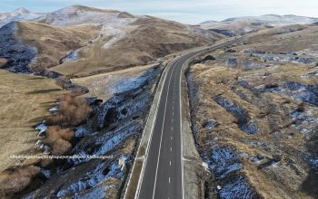 В районах Апарана, Арагаца, Севана и Чамбарака идёт снег, а в районах Гавара и Артика — мокрый снег