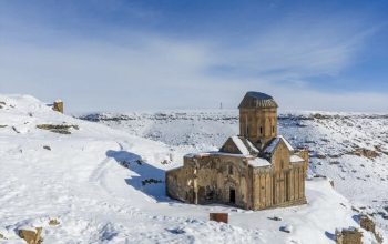 Число туристов, посещающих Ани, достигло 450 000