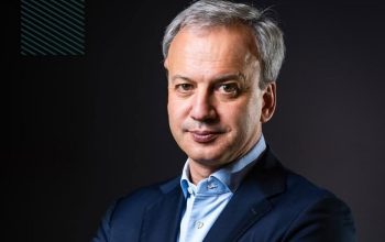 Дворкович временно приостановил исполнение обязанностей президента ФИДЕ из-за санкций ЕС