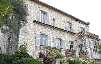 Из музея во Франции украли четыре картины Ренуара, две воры бросили во время погони